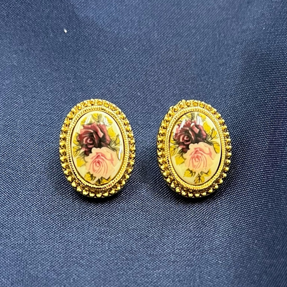 5 Clip On Earrings Set